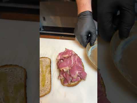 Sanduíche de Pastrami e Picles! 🤩