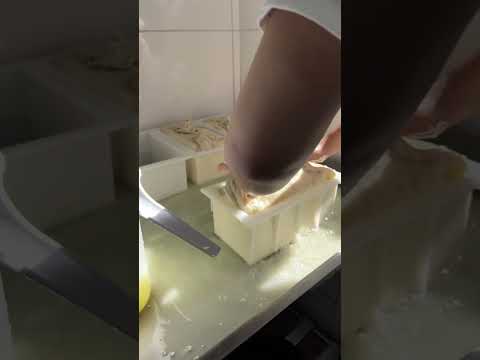 Enformando o Queijo Quina!