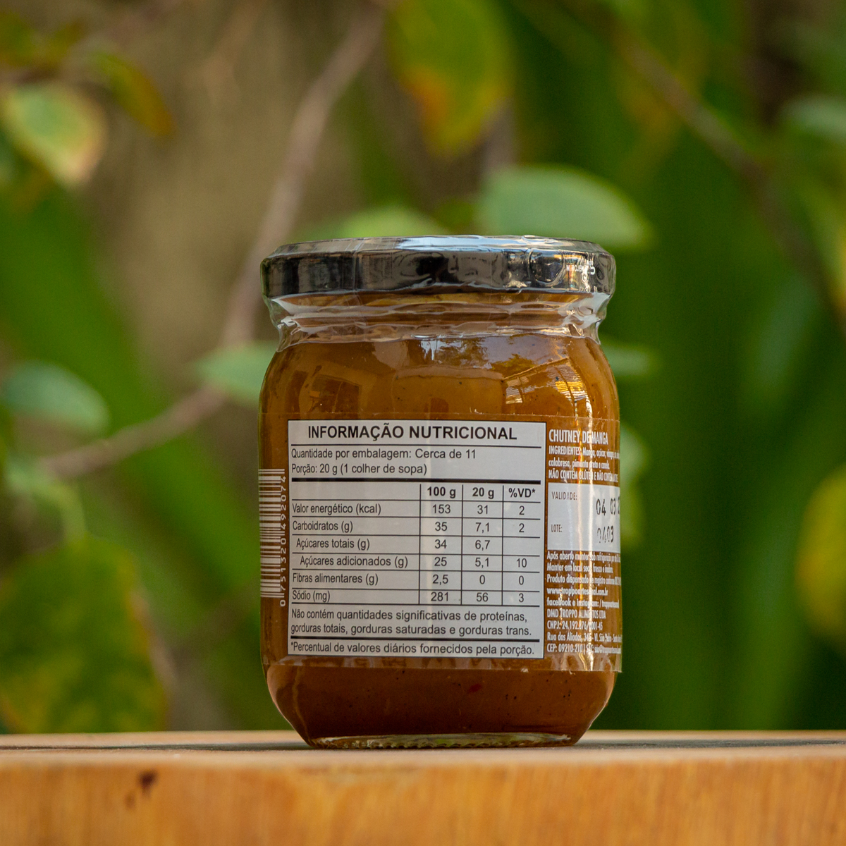 Verso do pote de Chutney de Manga da Troppo detalhando a tabela nutricional do produto