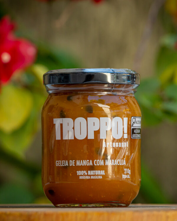 Geleia de Manga com Maracujá Troppo pote de vidro artesanal 100 por cento natural com sementes de maracujá visíveis