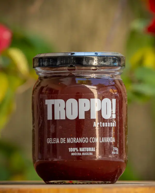 Geleia de Morango com Lavanda Troppo pote de vidro artesanal 210g 100 por cento natural cor rubi intensa