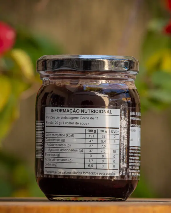 Verso do pote Geleia de Jabuticaba com Manjericão Troppo tabela nutricional e código de barras