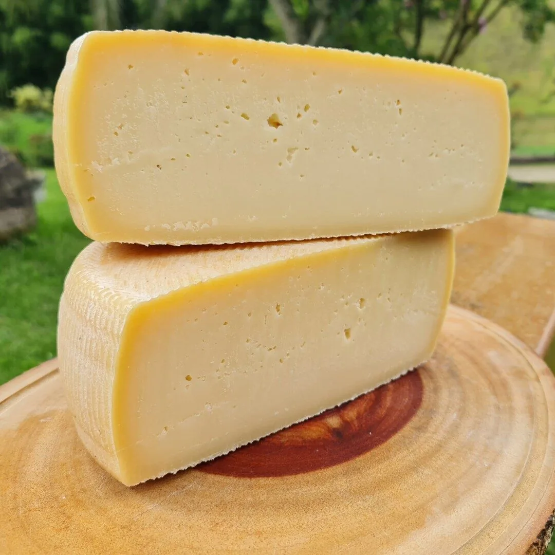 Queijo Duetto (vaca e cabra) – Artelatte – 300g (aprox.)