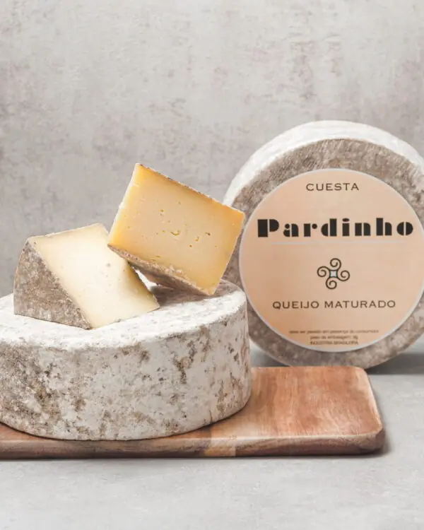 Queijo Cuesta - Pardinho Artesanal - 220g (aprox.) Queijo Cuesta - Pardinho Artesanal - 220g (aprox.)