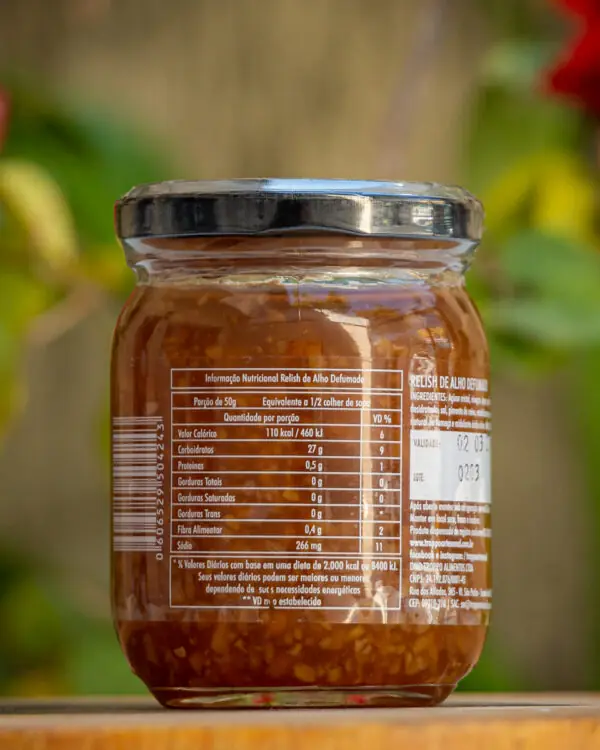 Verso do pote Relish de Alho Defumado Troppo com tabela nutricional e código de barras