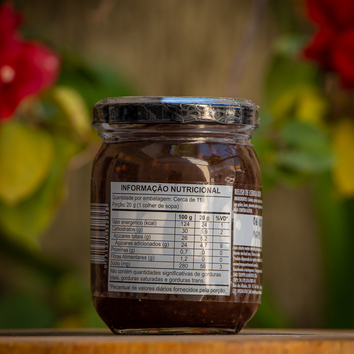 Verso do pote Relish de Cebola Roxa Troppo com tabela nutricional e código de barras
