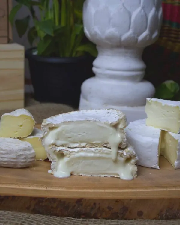 Cesta de Queijos Cremosos (3 itens) Cesta de Queijos Cremosos (3 itens)