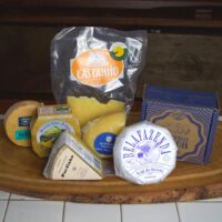 Cesta Artesanal Premium - Apreciadores de Queijos de Vaca (7 itens) -1