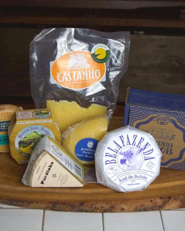 Cesta Artesanal Premium - Apreciadores de Queijos de Vaca (7 itens) -1 Cesta Artesanal Premium - Apreciadores de Queijos de Vaca (7 itens) -1