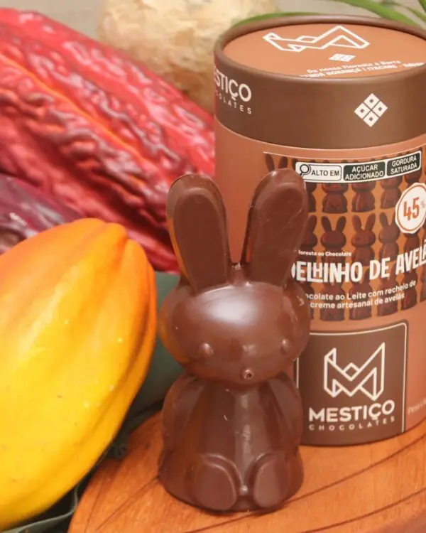 Coelhinho de Páscoa Mestiço: Chocolate 45% com Creme de Avelãs - 250g Coelhinho de Páscoa Mestiço: Chocolate 45% com Creme de Avelãs - 250g