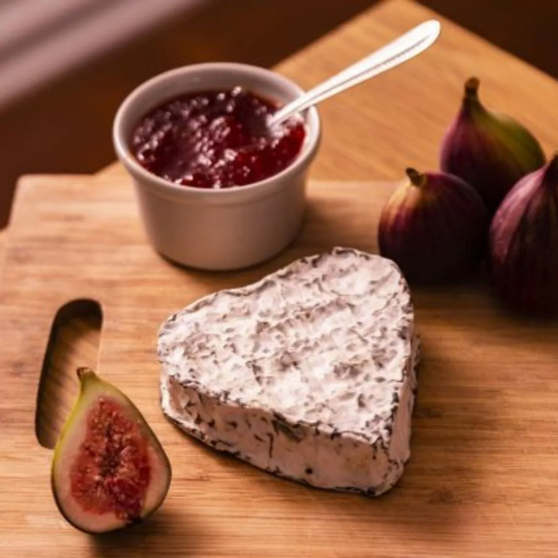 Queijo Coração em Brasa (Picante) – Capril do Bosque – 140g  (aprox.)