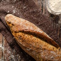 22199abaf99a7ec56d10b5375c5ec9f4.jpg Baguette de Grãos - Vestra Panem - 250g