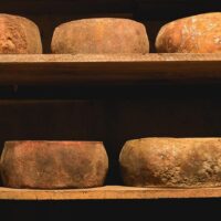23b0a559ce63abe2ed867346d22506b1.jpg Queijo Terreiro - Fazenda Atalaia - 300g (aprox.)
