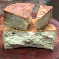 6a4e874cda7d0ea7e316451fc966fb50.jpg Queijo Terreiro - Fazenda Atalaia - 300g (aprox.)