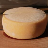 887bbf3ffa71a6df1d54d4637813ea9c.jpg Queijo Venda Nova - Artelatte - 200g (aprox.)