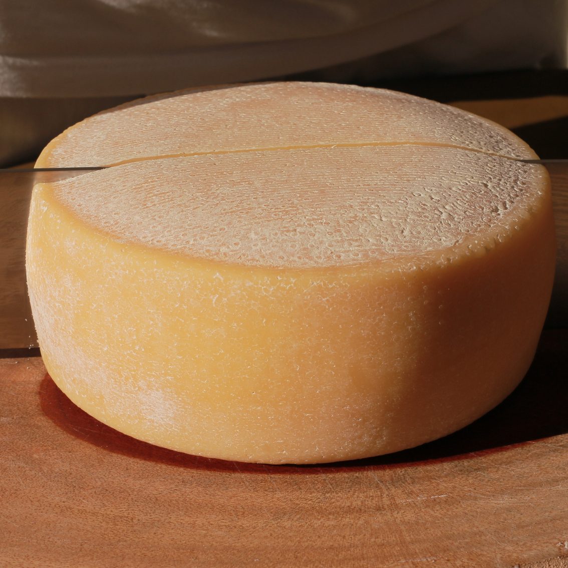 887bbf3ffa71a6df1d54d4637813ea9c.jpg Queijo Venda Nova - Artelatte - 200g (aprox.)