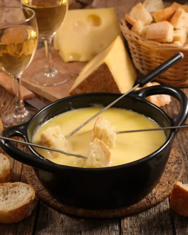 Fondue Artesanal de Queijo Brie Fondue Artesanal de Queijo Brie