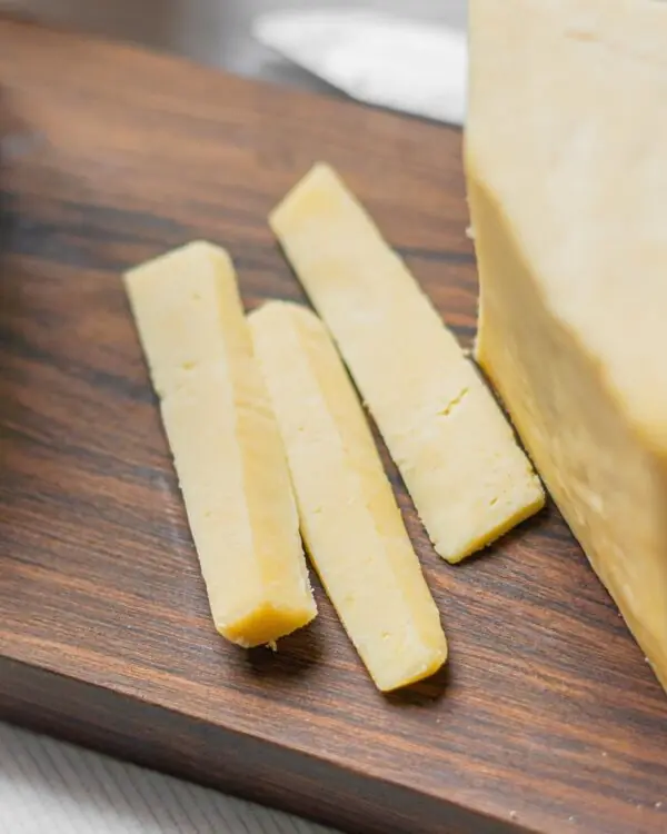 Queijo Sinueiro Jovem Cheddar - Bela Fazenda - 200g (aprox.)