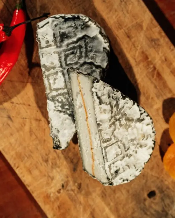 Queijo Coração em Brasa (Picante) - Capril do Bosque - 140g  (aprox.) -1