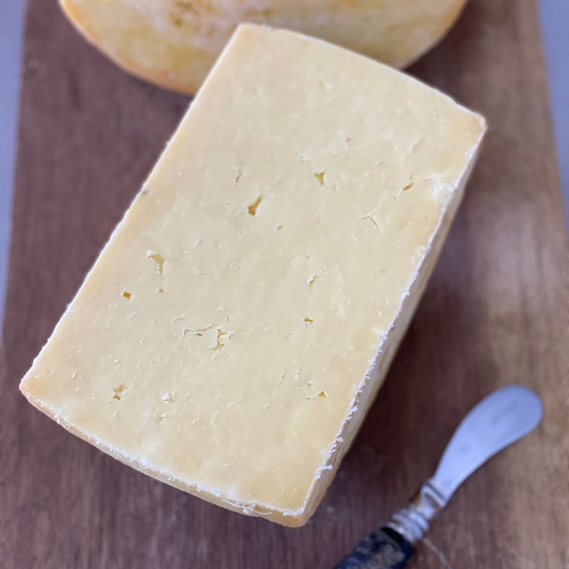 Queijo Sinueiro Jovem Cheddar - Bela Fazenda - 200g (aprox.) -1