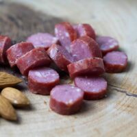 Linguiça Bovina Red Angus - Salumeria Mayer - 100g