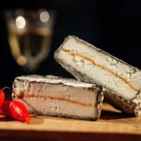 Queijo Coração em Brasa (Picante) - Capril do Bosque - 140g  (aprox.)