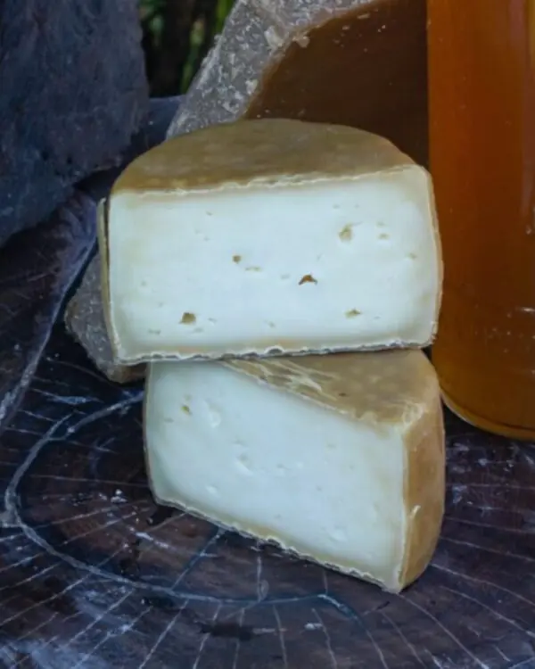 Queijo Ambrósio (leite de búfala) - Santa Helena - 350g (aprox.)