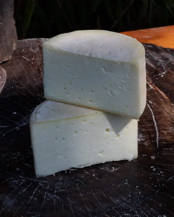 Queijo Penadinho (leite de búfala) - Santa Helena - 420g (aprox.)