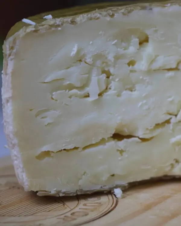 Queijo Ambrósio (leite de búfala) - Santa Helena - 350g (aprox.) -1