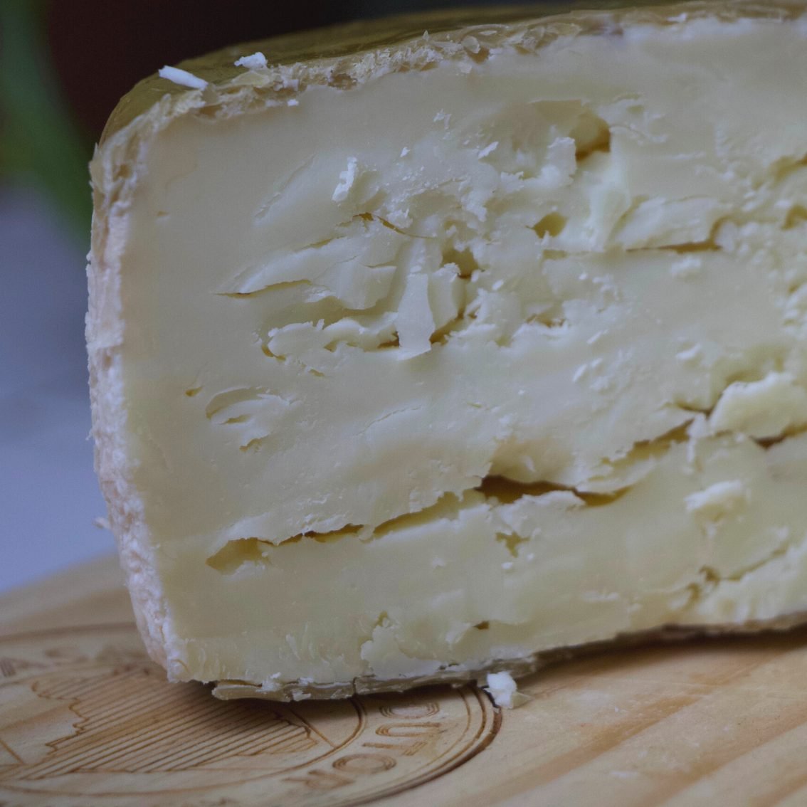 Queijo Ambrósio (leite de búfala) - Santa Helena - 350g (aprox.)