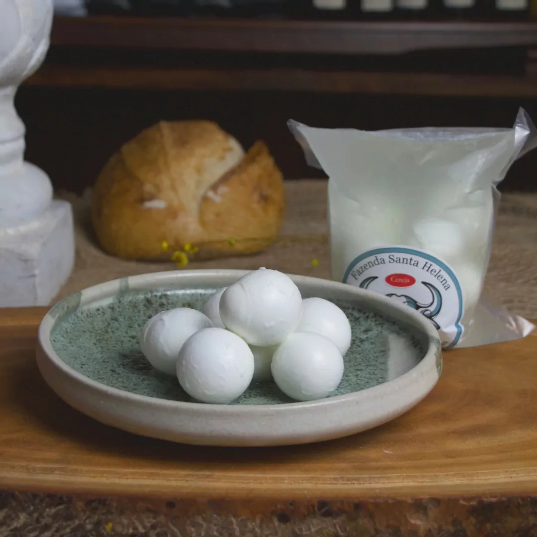 Queijo Mozarela de Búfala em Cerejas – Santa Helena – 200g (aprox.)