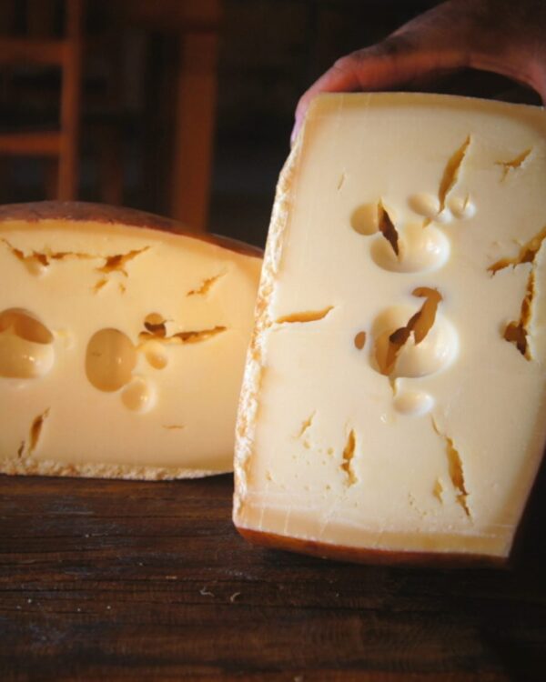 Queijo Porão - Fazenda Atalaia - 200g (aprox.) -1