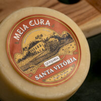 Queijo Meia Cura - Queijaria Santa Vitória - 300g (aprox.)