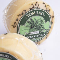 Queijo Tomilho - Queijaria Santa Vitória - 300g (aprox.)