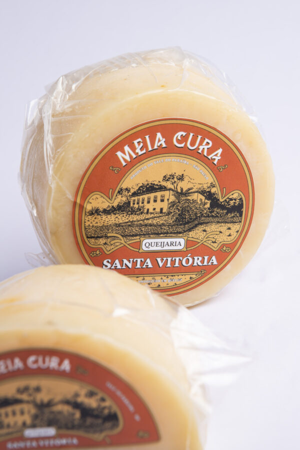 Queijo Meia Cura – Queijaria Santa Vitória – 300g (aprox.) -4