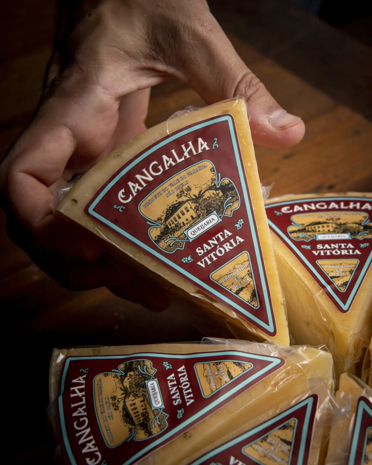 Queijo Cangalha - Queijaria Santa Vitória - 300g (aprox.)