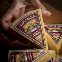 Queijo Cangalha - Queijaria Santa Vitória - 300g (aprox.)