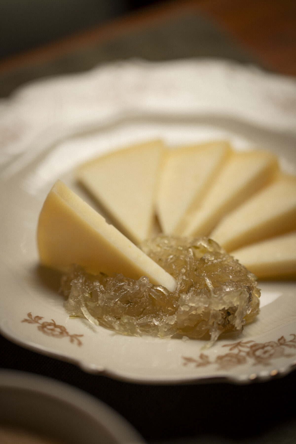 Queijo Meia Cura - Queijaria Santa Vitória - 300g (aprox.)