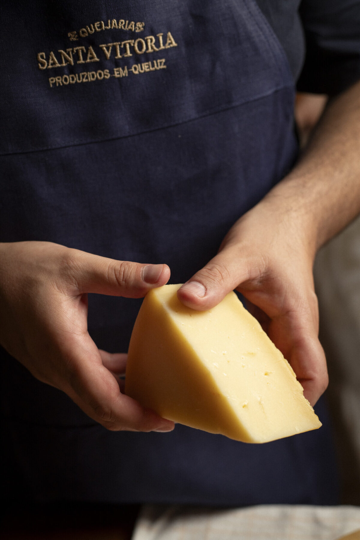 Queijo Cangalha - Queijaria Santa Vitória - 300g (aprox.) -2