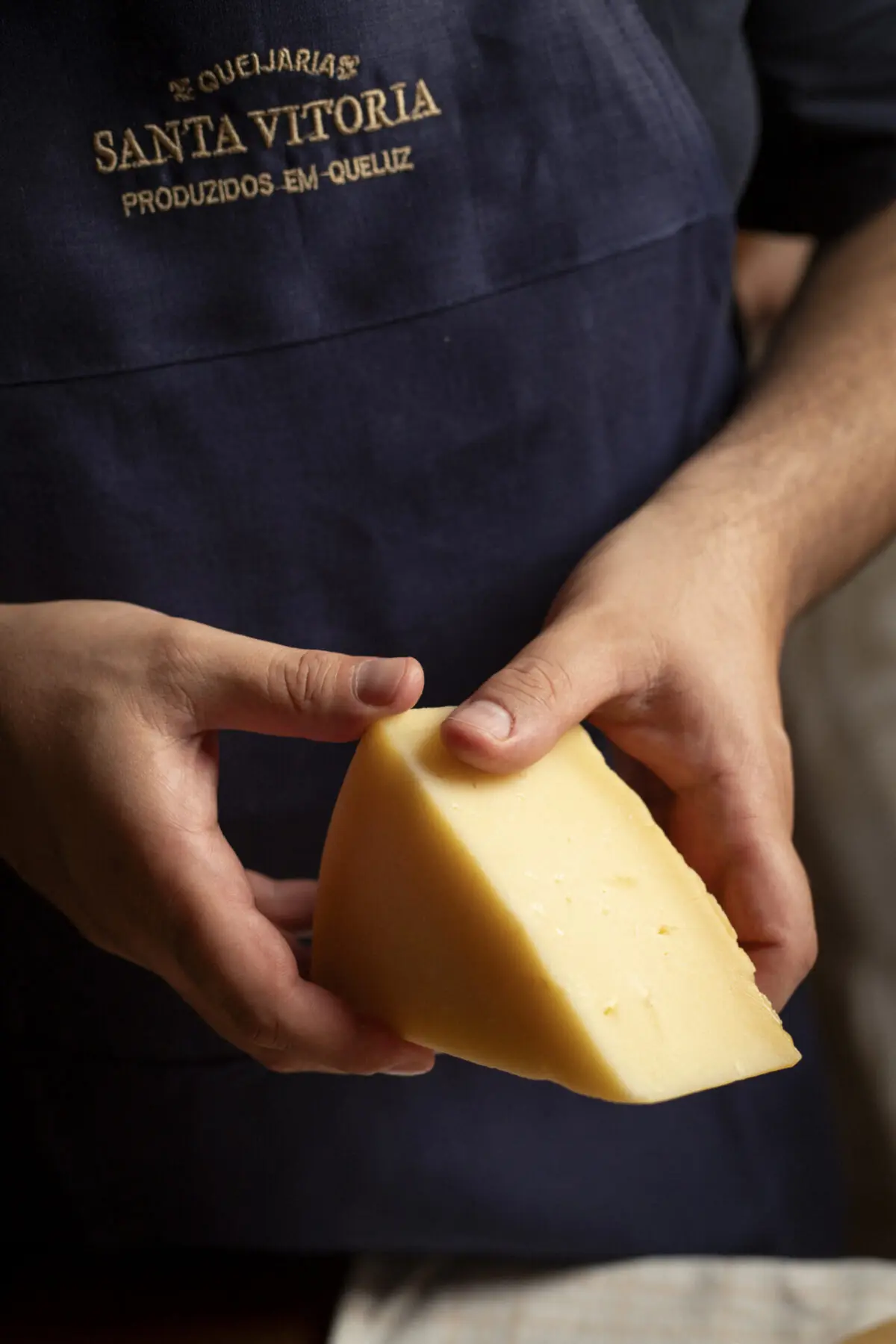 Queijo Cangalha - Queijaria Santa Vitória - 300g (aprox.)