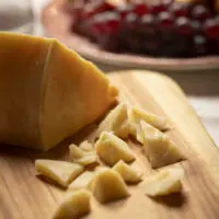 Queijo Cangalha - Queijaria Santa Vitória - 300g (aprox.)