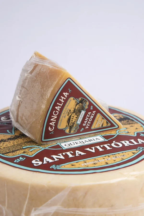 Queijo Cangalha – Queijaria Santa Vitória – 300g (aprox.) Queijo Cangalha – Queijaria Santa Vitória – 300g (aprox.)