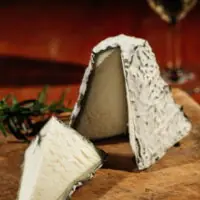 Queijo Pirâmide do Bosque - Capril do Bosque - 160g  (aprox.)