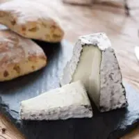 Queijo Pirâmide do Bosque - Capril do Bosque - 160g  (aprox.)