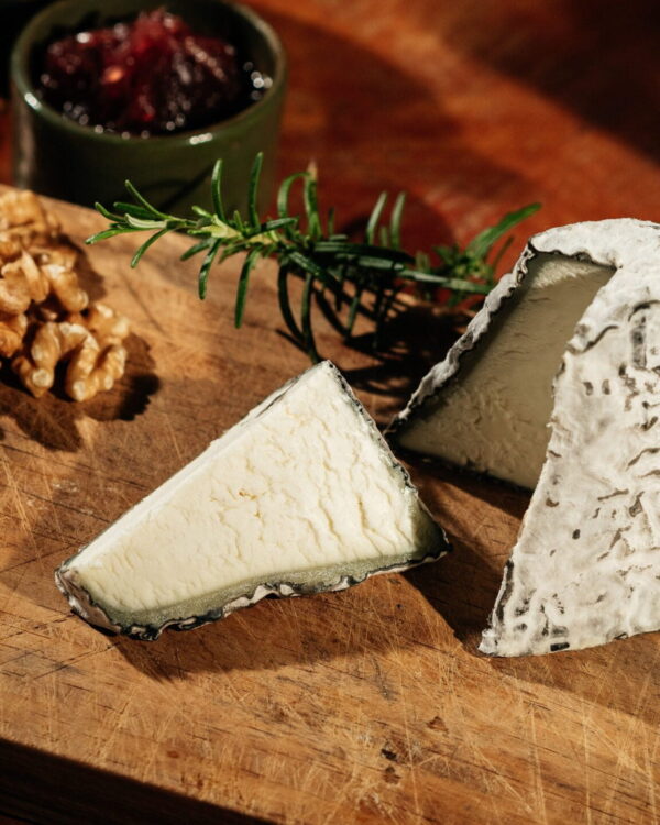 Queijo Pirâmide do Bosque - Capril do Bosque - 160g  (aprox.) -1