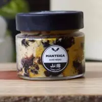 29d06196d6a524a6fadb92e4a91cb825.jpg Manteiga de Alho Negro - Jais Handmade - 180g
