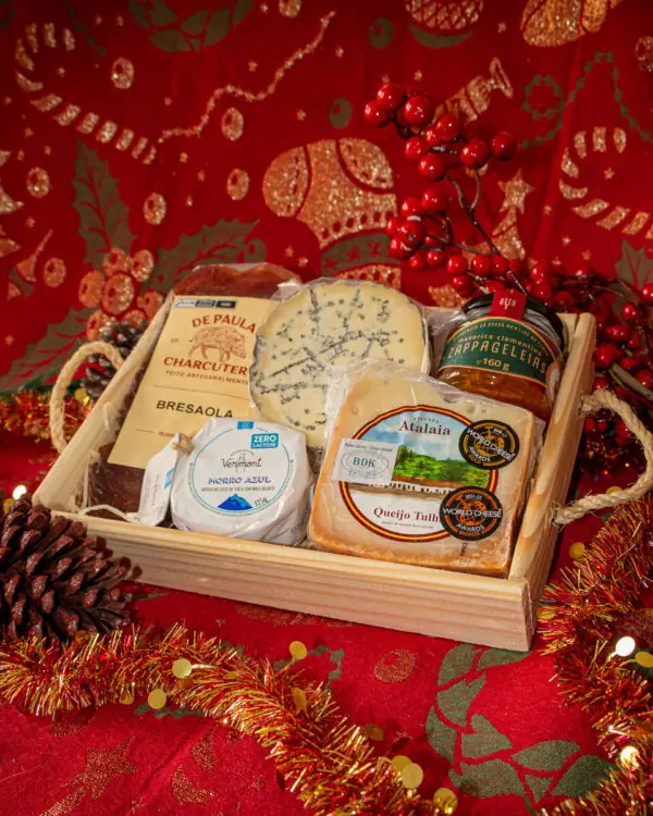 Kit Mesa de Frios (5 itens - Serve até 4 pessoas) Kit Mesa de Frios (5 itens - Serve até 4 pessoas)