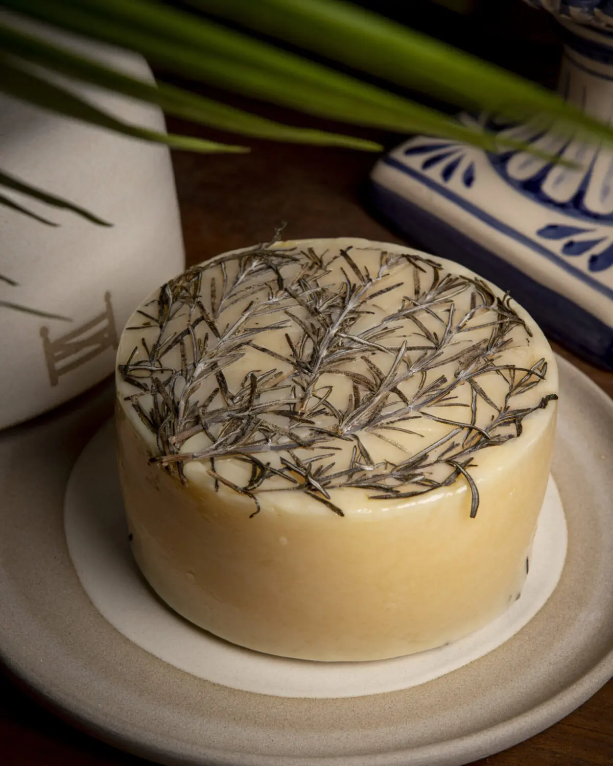 Queijo Alecrim - Queijaria Santa Vitória - 320g (aprox.)