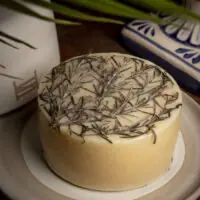 Queijo Alecrim - Queijaria Santa Vitória - 320g (aprox.)