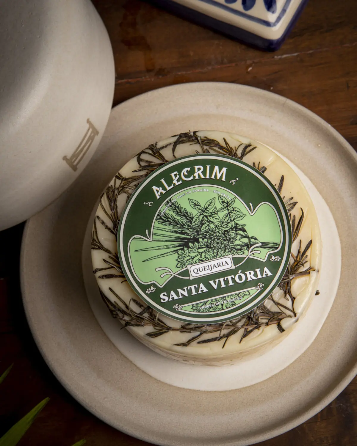 Queijo Alecrim - Queijaria Santa Vitória - 320g (aprox.)